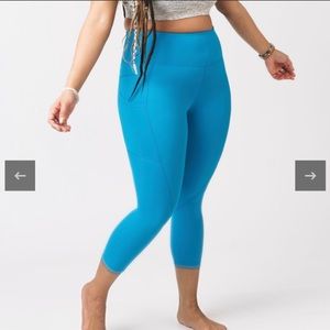NWOT ZYIA Royal Blue Pocket Light n Tight Hi-rise Crop 17” Size 20
